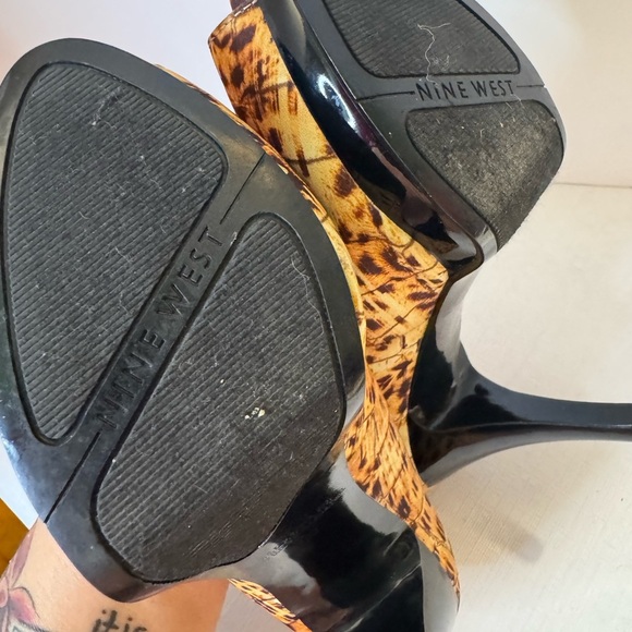 Nine West Leopard Print Peep Toe Heels Size 6 Fast Shipping - Picture 11 of 13